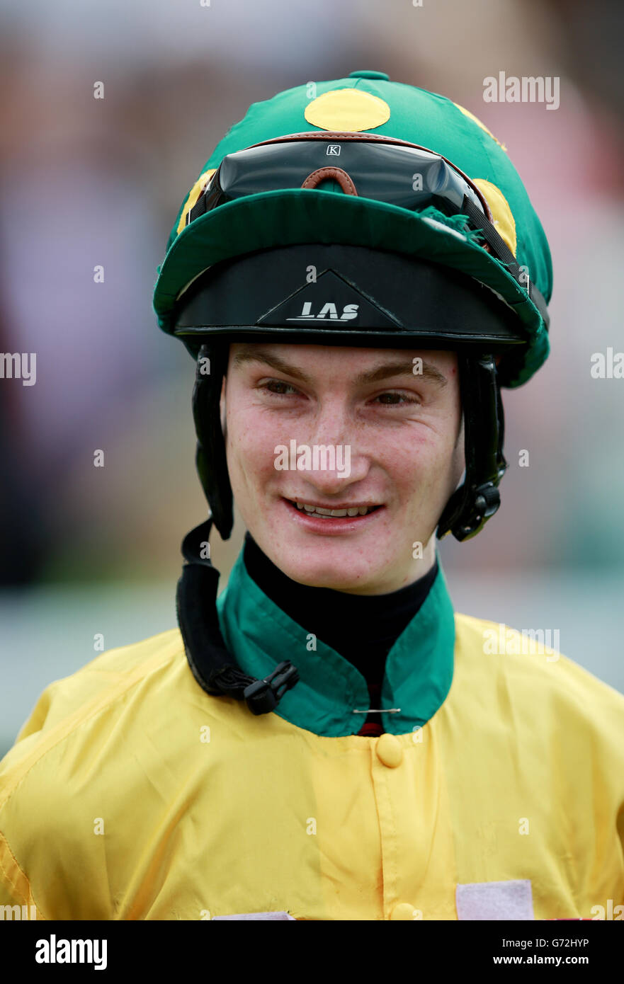 Jockey Daniel Muscutt durante lo Starlight Charity Raceday a Newbury Racecourse, Berkshire. PREMERE ASSOCIAZIONE foto. Data immagine: Venerdì 16 maggio 2014. Scopri PA Story RACING Newbury. Il credito fotografico dovrebbe essere: David Davies/PA Wire. Foto Stock