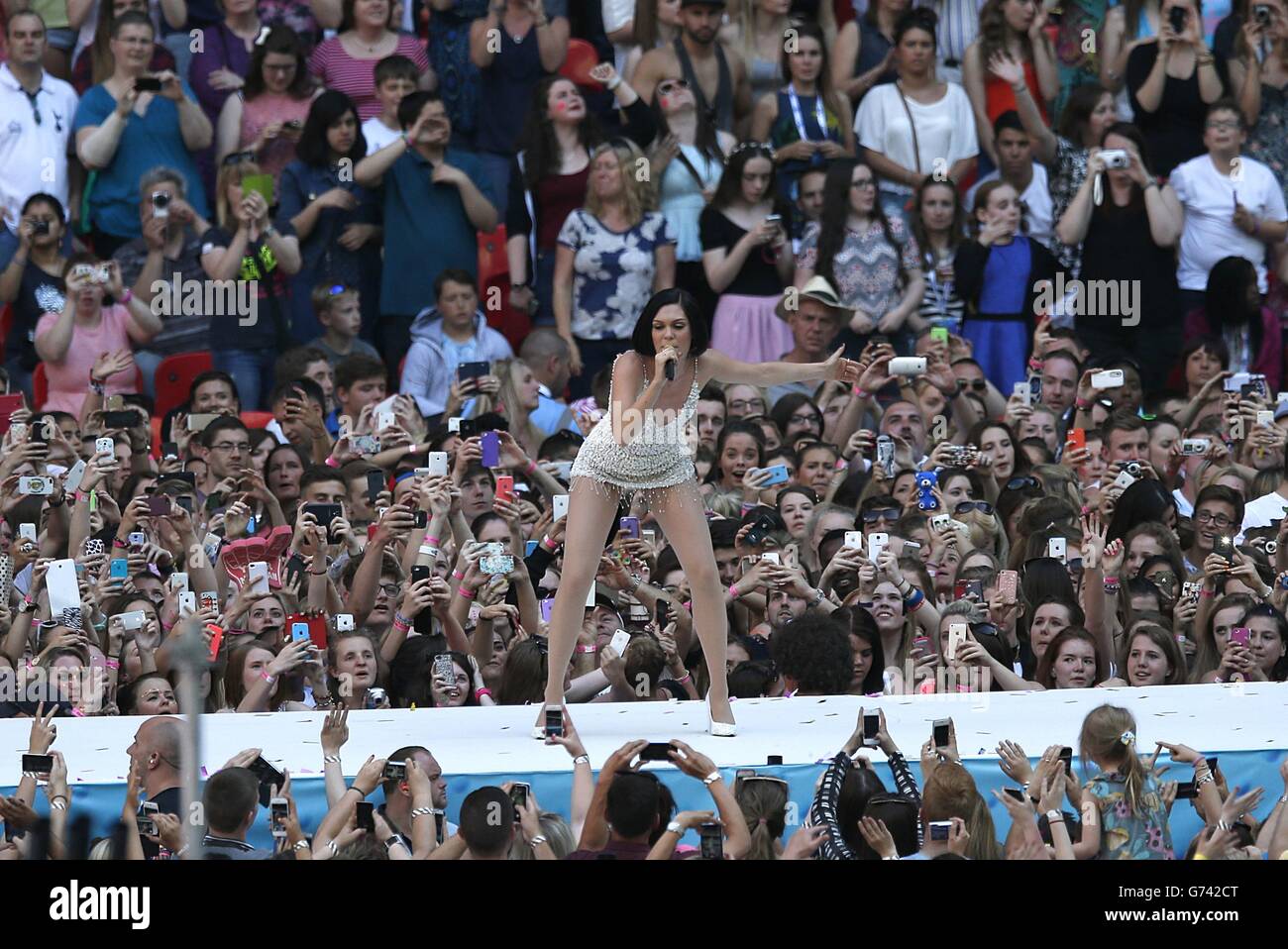 Jessie J durante il Summertime Ball della capitale FM al Wembley Stadium, Londra. Foto Stock