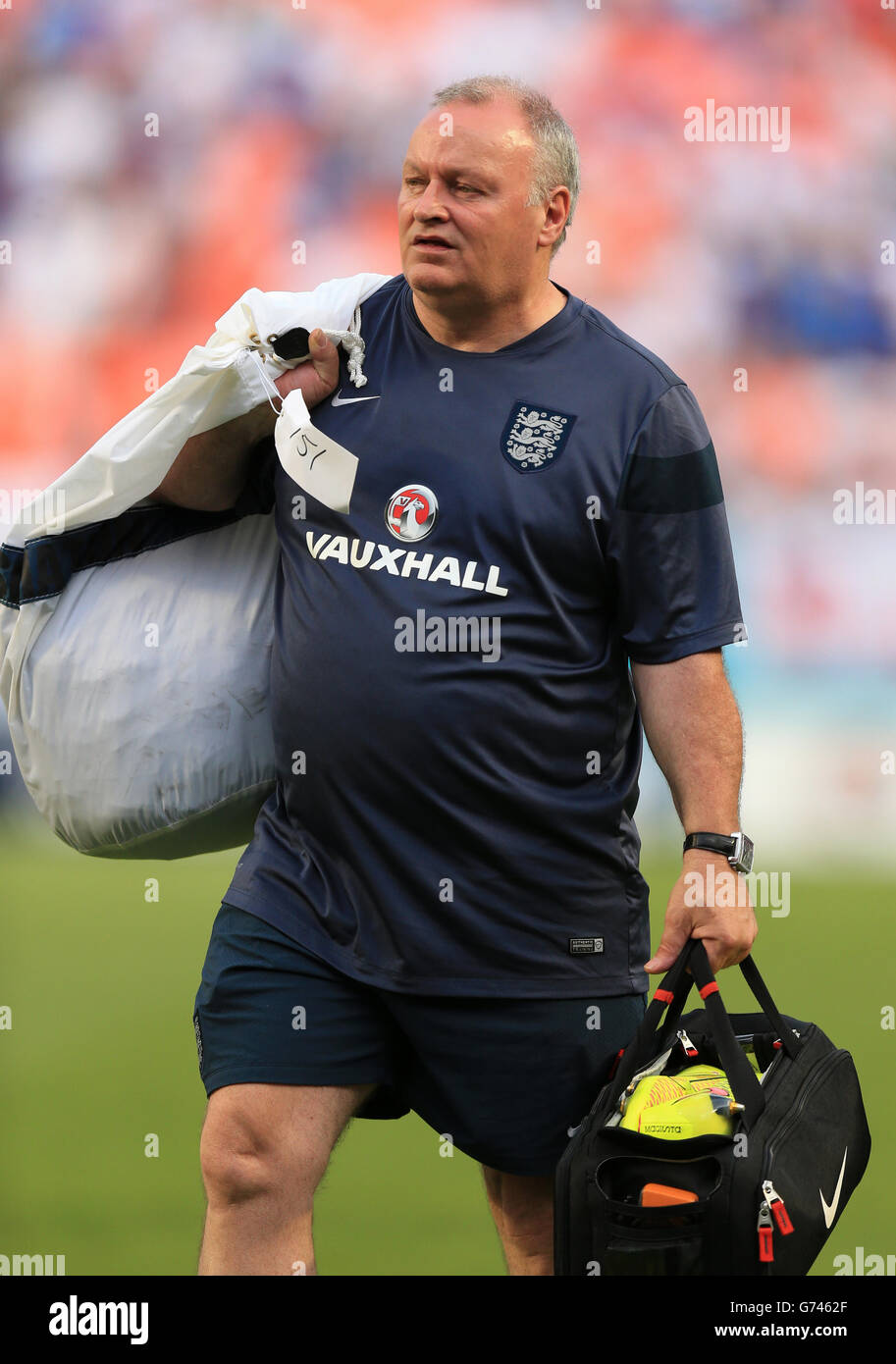 Calcio - Coppa del mondo FIFA 2014 - Miami Training Camp - Inghilterra / Honduras - Sun Life Stadium. Tom McKechnie, inglese kit man Foto Stock