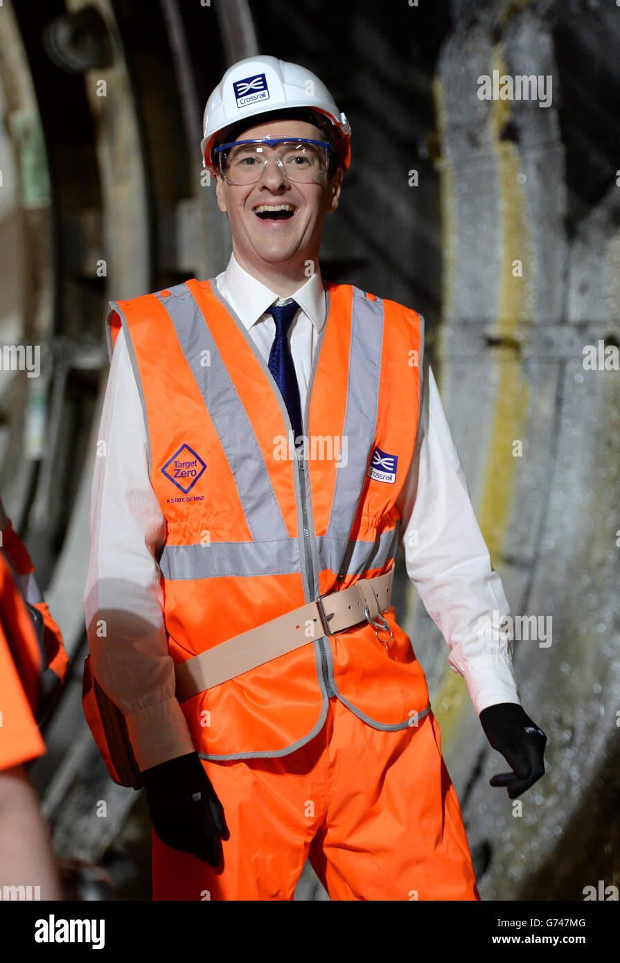 Il Cancelliere George Osborne durante una visita ad un cantiere Crossrail a North Woolwich. Foto Stock
