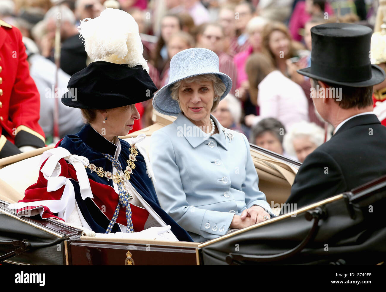 La Principessa reale e la Duchessa di Gloucester viaggiano in carrozza dopo l'ordine del servizio Garter alla Cappella di San Giorgio, Castello di Windsor. Foto Stock
