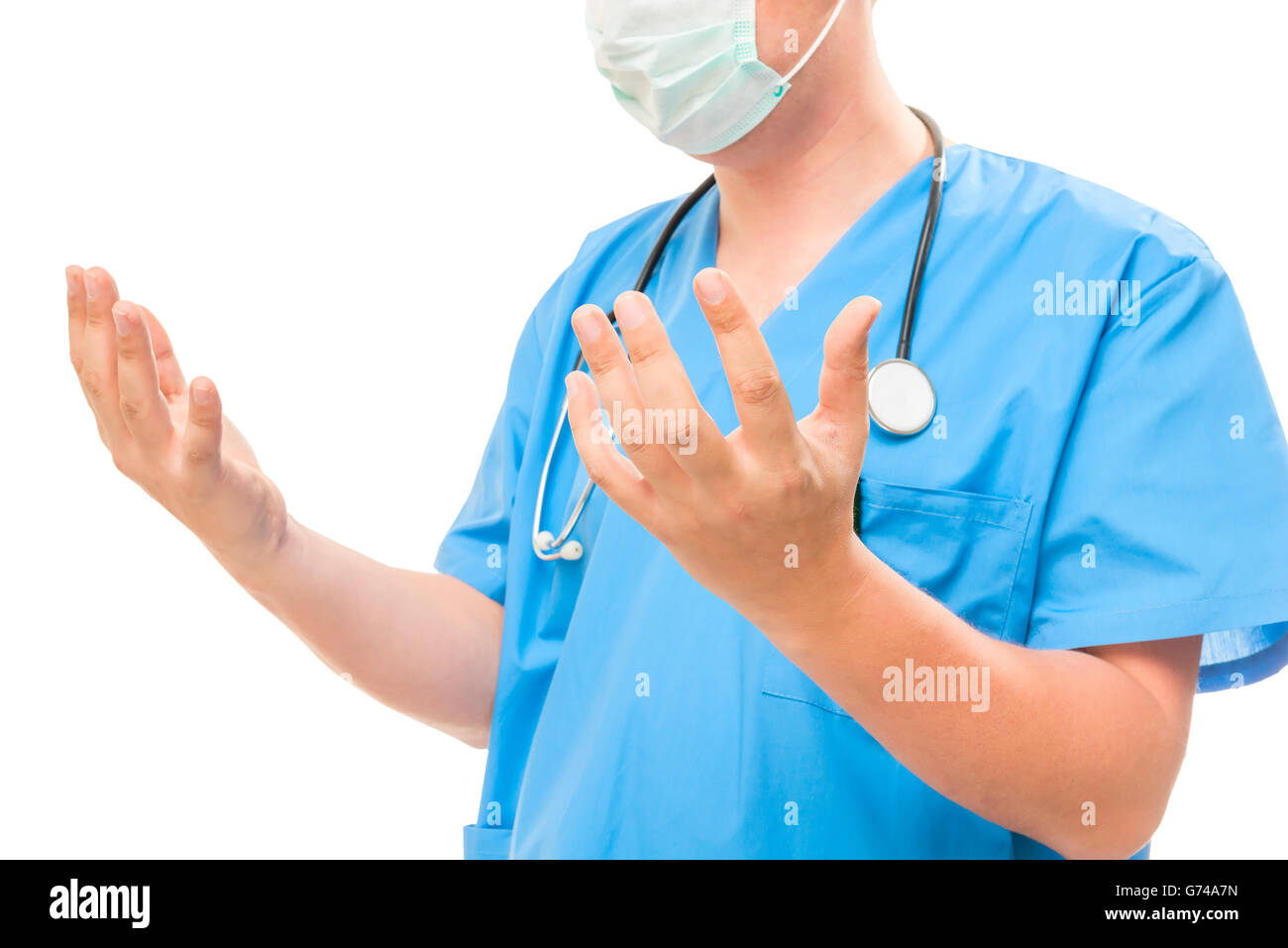 Mani sterile del chirurgo la preparazione per la chirurgia isolati su sfondo bianco Foto Stock