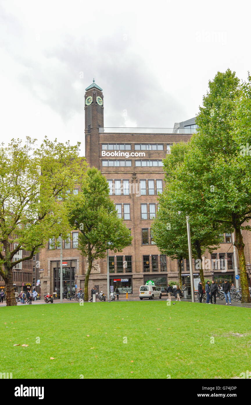 AMSTERDAM - 15 settembre 2015: Booking.com sede in un famoso parco di Rembrant a Amsterdam, Paesi Bassi. Foto Stock