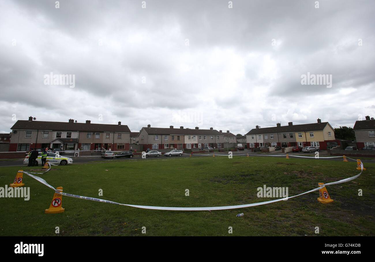 Una vista sulla scena del crimine in Croftwood Gardens, Dublino, dove un ragazzo di sei anni è stato girato la notte scorsa. Foto Stock
