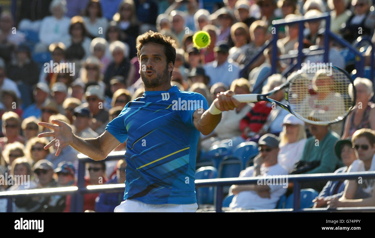 Tennis - AEGON International 2014 - cinque giorni - Devonshire Park. Feliciano Lopez in azione contro Sam Querry durante l'AEGON International al Devonshire Park di Eastbourne. Foto Stock