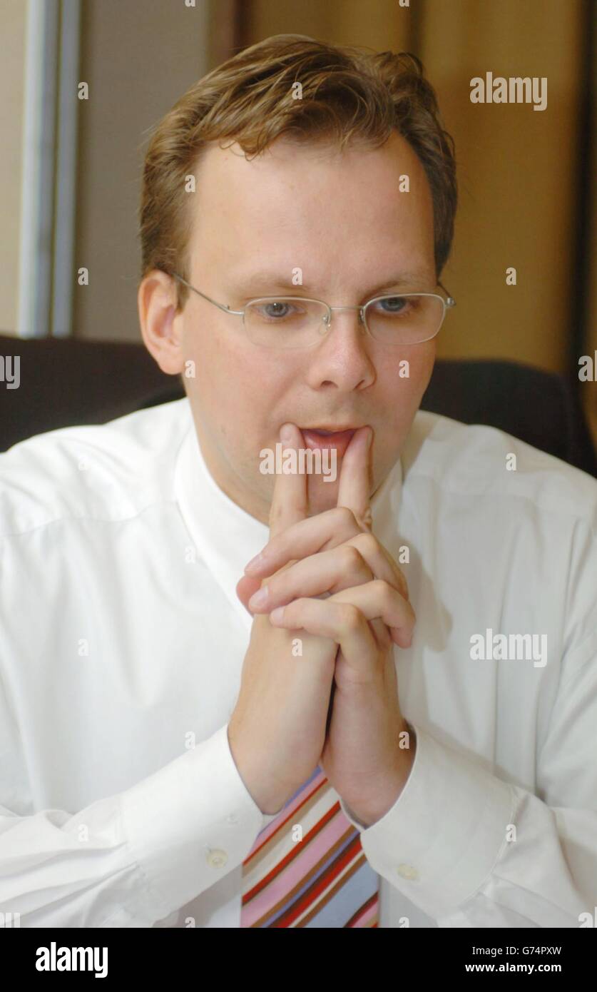 Andreas Bierwirth, Vice Direttore Generale della compagnia aerea a basso costo Germanwings, parla ai giornalisti durante una conferenza stampa che aggiorna il modo in cui l'azienda si sta svolgendo finanziariamente e i suoi piani nel mercato irlandese, in un hotel a Dublino, Irlanda. Foto Stock