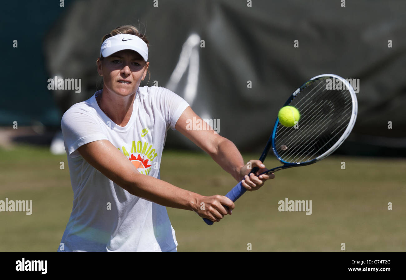 Maria Sharapova durante la sua sessione di pratica sui campi di pratica Aorangi presso l'All England Lawn Tennis and Croquet Club, Wimbledon. Foto Stock