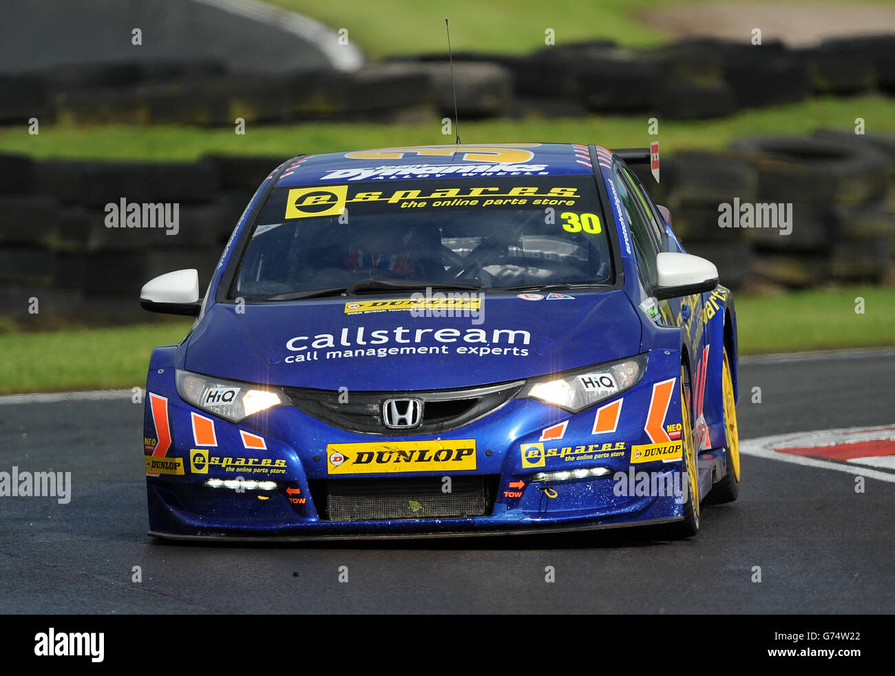 Motors Racing - Dunlop MSA British Touring Car Championship - Oulton Park. Martin Deper del Pirtek Racing in azione durante la gara 3 a Oulton Park. Foto Stock