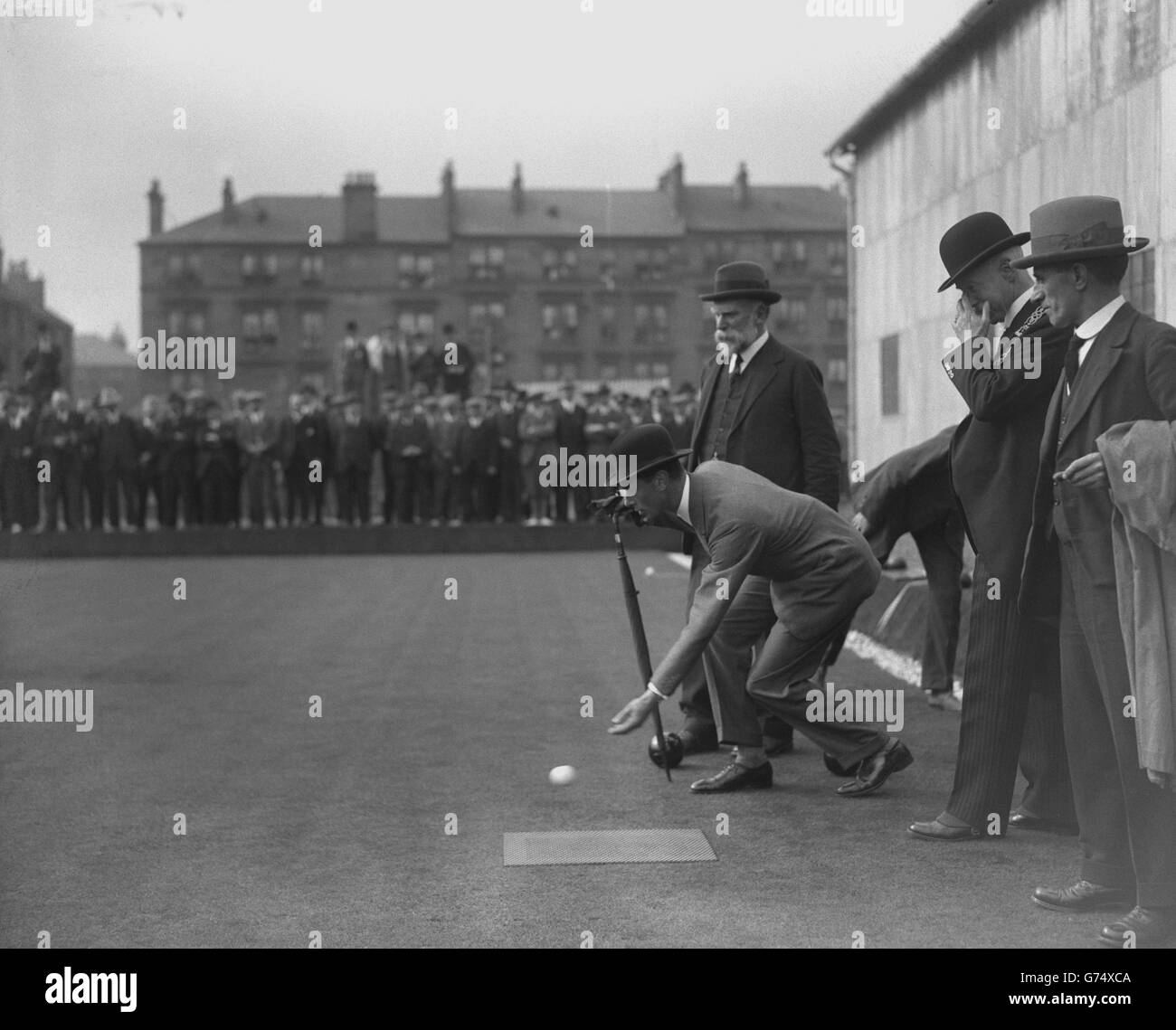 Il Duke of York apre il nuovo Bowling Green nel nuovo campo ricreativo della Corporation Tramway a Parkhead, Glasgow. Foto Stock