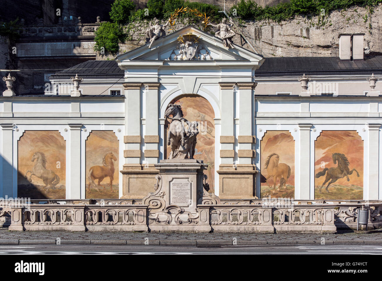 Cavallo Pferdeschwemme pond, Herbert-von-Karajan-Platz, Salisburgo, Austria Foto Stock