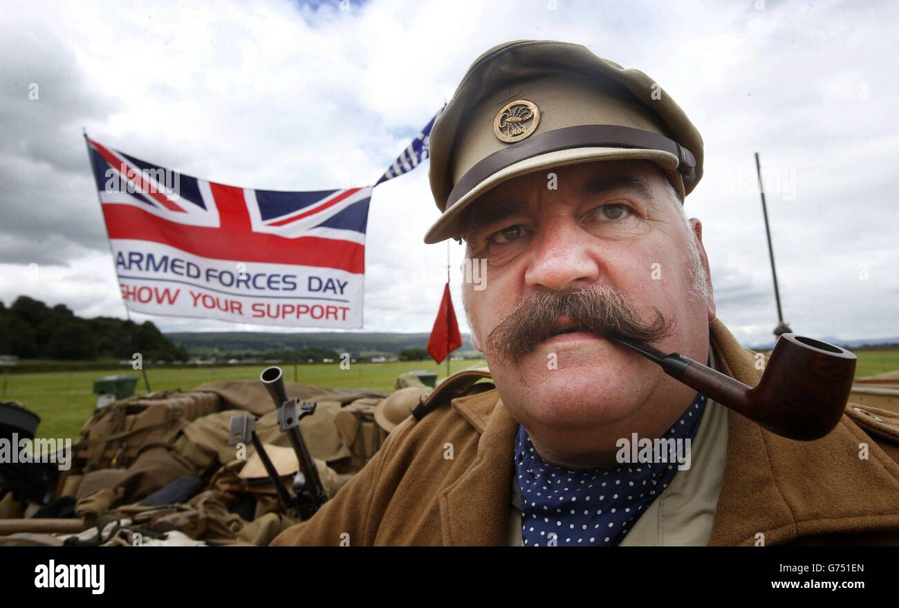 Gary Wallace del Western Desert Recce Group partecipa al sesto giorno annuale delle forze armate a Stirling, Scozia. Foto Stock