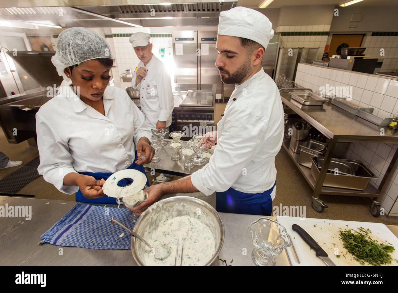 © Olaf Döring, Düsseldorf Tel: +49 163 3032807 Elly-Heuss-Knapp-Schule Berufskolleg, Küche, Großküche Koch, Ausbildung Foto Stock