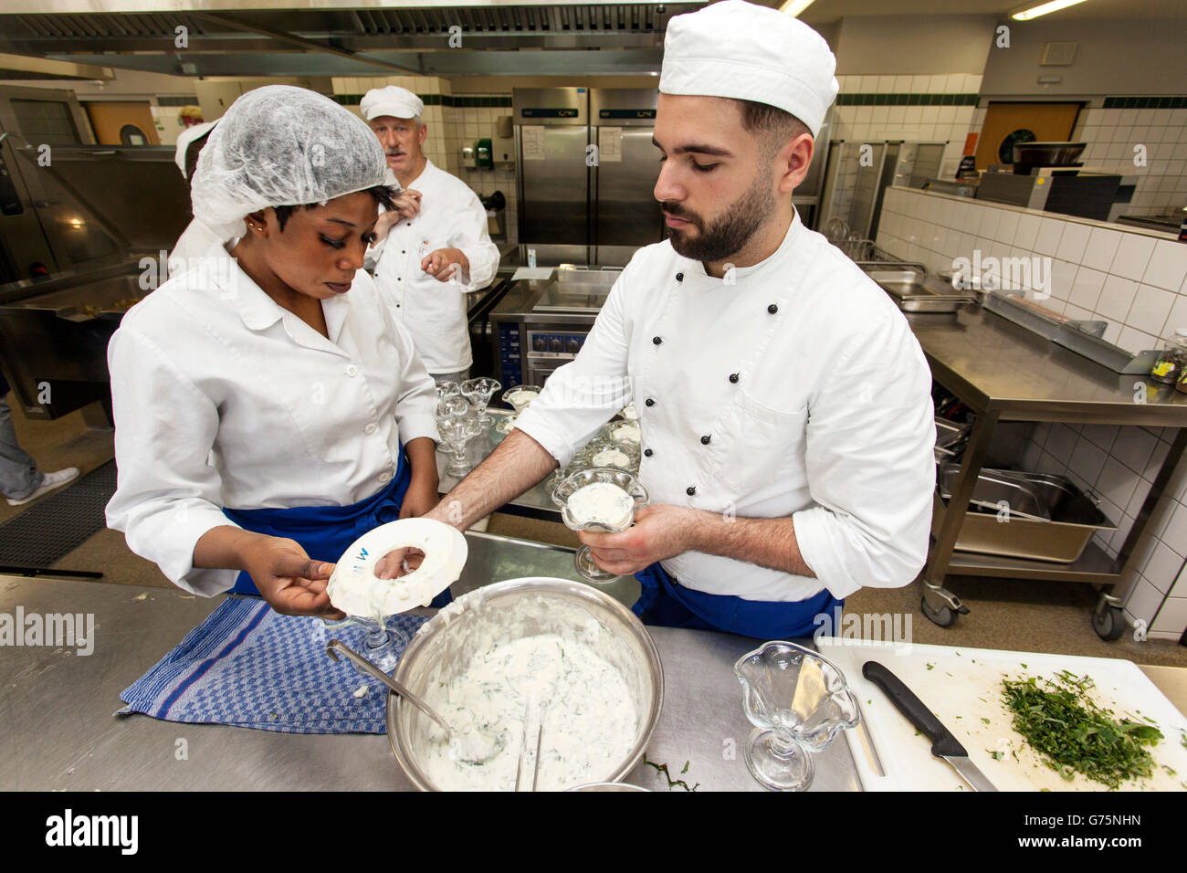 © Olaf Döring, Düsseldorf Tel: +49 163 3032807 Elly-Heuss-Knapp-Schule Berufskolleg, Küche, Großküche Koch, Ausbildung Foto Stock