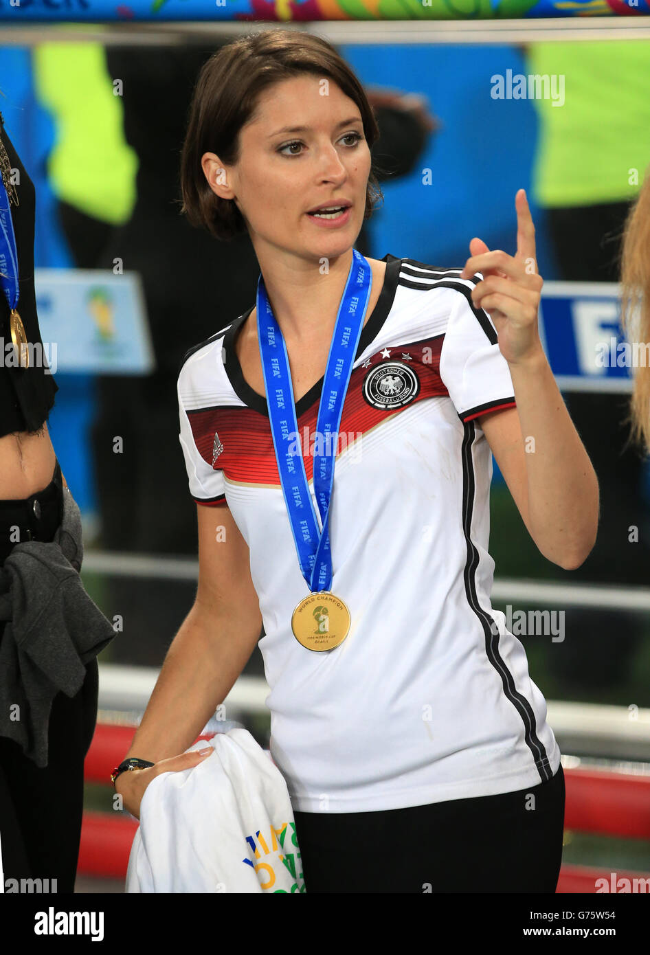 Modello Kathrin Gilch, fidanzata del portiere Manuel Neuer dopo la finale della Coppa del mondo FIFA Foto Stock