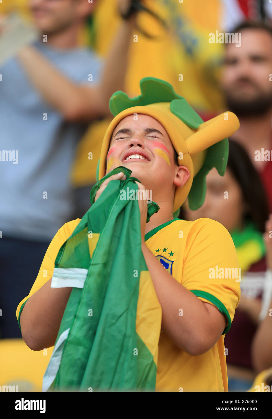 Un fan del Brasile reagisce durante la vittoria di rigore della sua squadra  contro il Cile prima della Coppa del mondo FIFA, Round of 16 partita tra  Uruguay e Colombia all'Estadio do