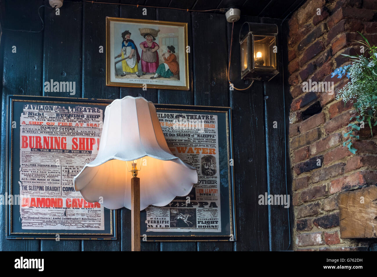"Cutty Sark' pub interno. Accogliente angolo bar inglese tradizionale, Greenwich, Londra Foto Stock