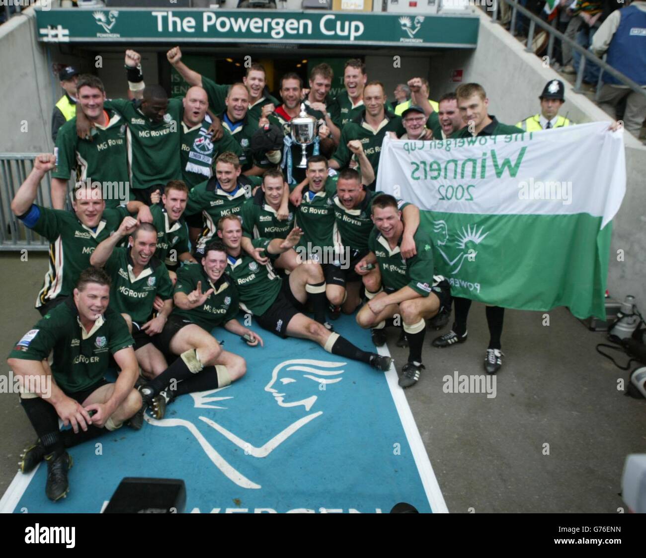 Un trionfante team irlandese londinese dopo aver vinto il Powergen Trophy battendo Northampton 38-7 nella finale della Rugby Union Powergen Cup a Twickenham. Foto Stock