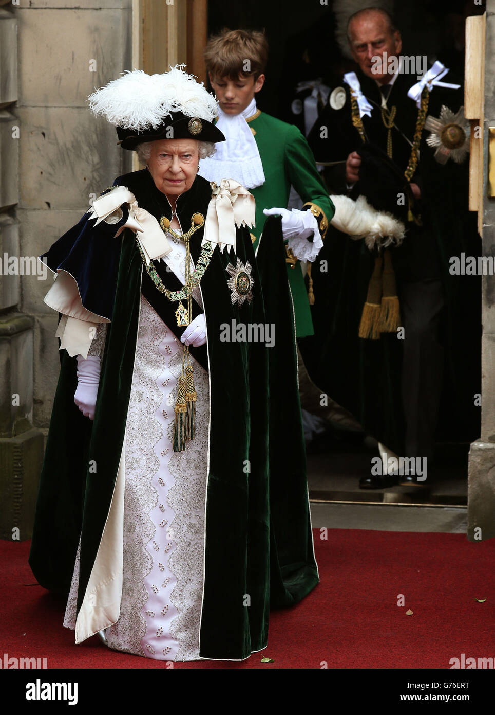 La regina Elisabetta II e il duca di Edimburgo alla cattedrale di St Giles a Edimburgo mentre frequentano il servizio Thistle. Foto Stock