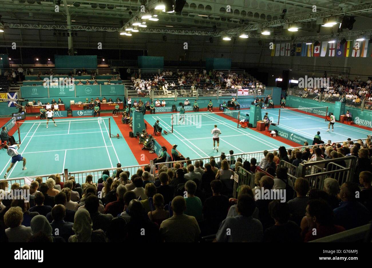 Gli incontri di gruppo di badminton si svolgono alla Bolton Arena, durante i XVII Giochi del Commonwealth a Manchester. Foto Stock