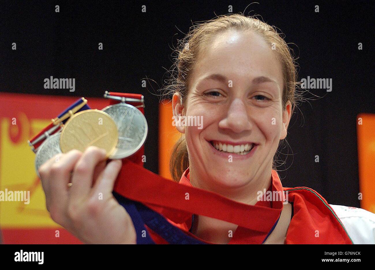 Michaela brezza del Galles con il suo oro e due argenti Foto Stock