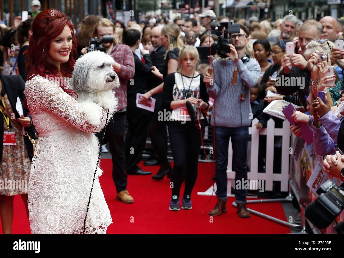 Ashleigh Butler e Pudsey partecipano alla prima di Pudsey The Dog the Movie tenutasi a Vue West End, Leicester Square, Londra. Foto Stock