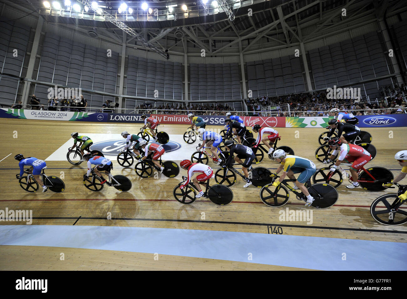 Team Englands Laura Trott (numero 16) durante la finale di gara di Scratch da 10 km delle donne al Sir Chris Hoy Velodrome durante i Commonwealth Games 2014 di Glasgow. Foto Stock Team Englands Laura Trott (numero 16) durante la finale di gara di Scratch da 10 km delle donne al Sir Chris Hoy Velodrome durante i Commonwealth Games 2014 di Glasgow. Foto Stock