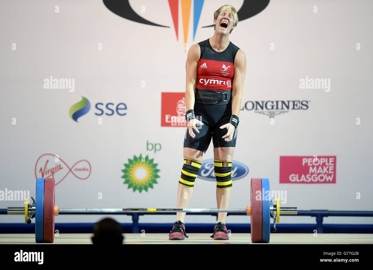 Michaela Breeze del Galles fallisce con un ascensore e prende il bronzo nelle donne 58 kg di sollevamento pesi, al Clyde Auditorium durante il Commonwealth Games 2014 a Glasgow. Foto Stock
