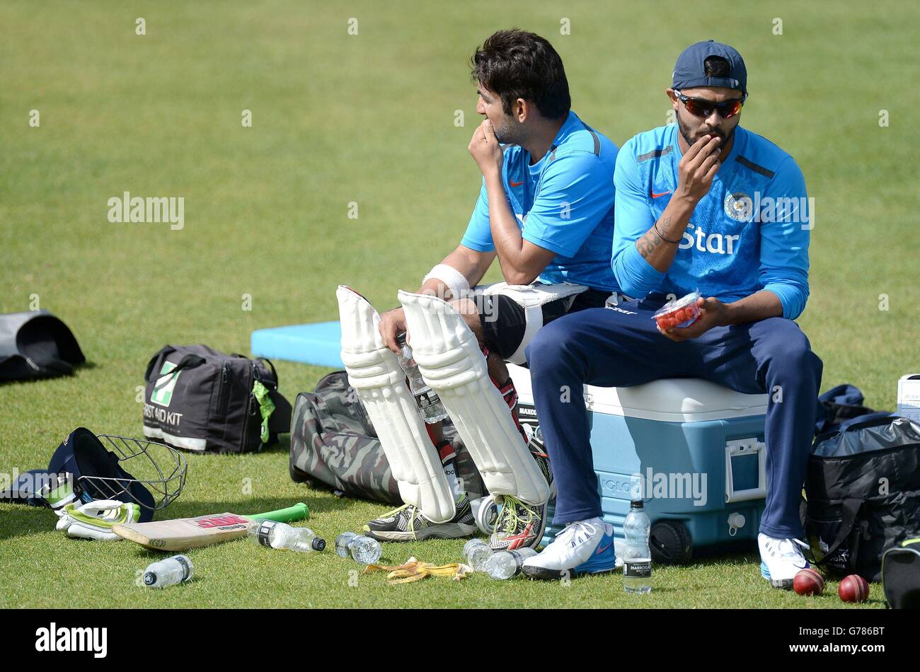 Cricket - Investec Test Series - Quarta prova - Inghilterra / India - India Nets - Day One - Emirates Old Trafford. L'India Ravindra Jadeja, durante una sessione di pratica di reti all'Emirates Old Trafford, Manchester. Foto Stock