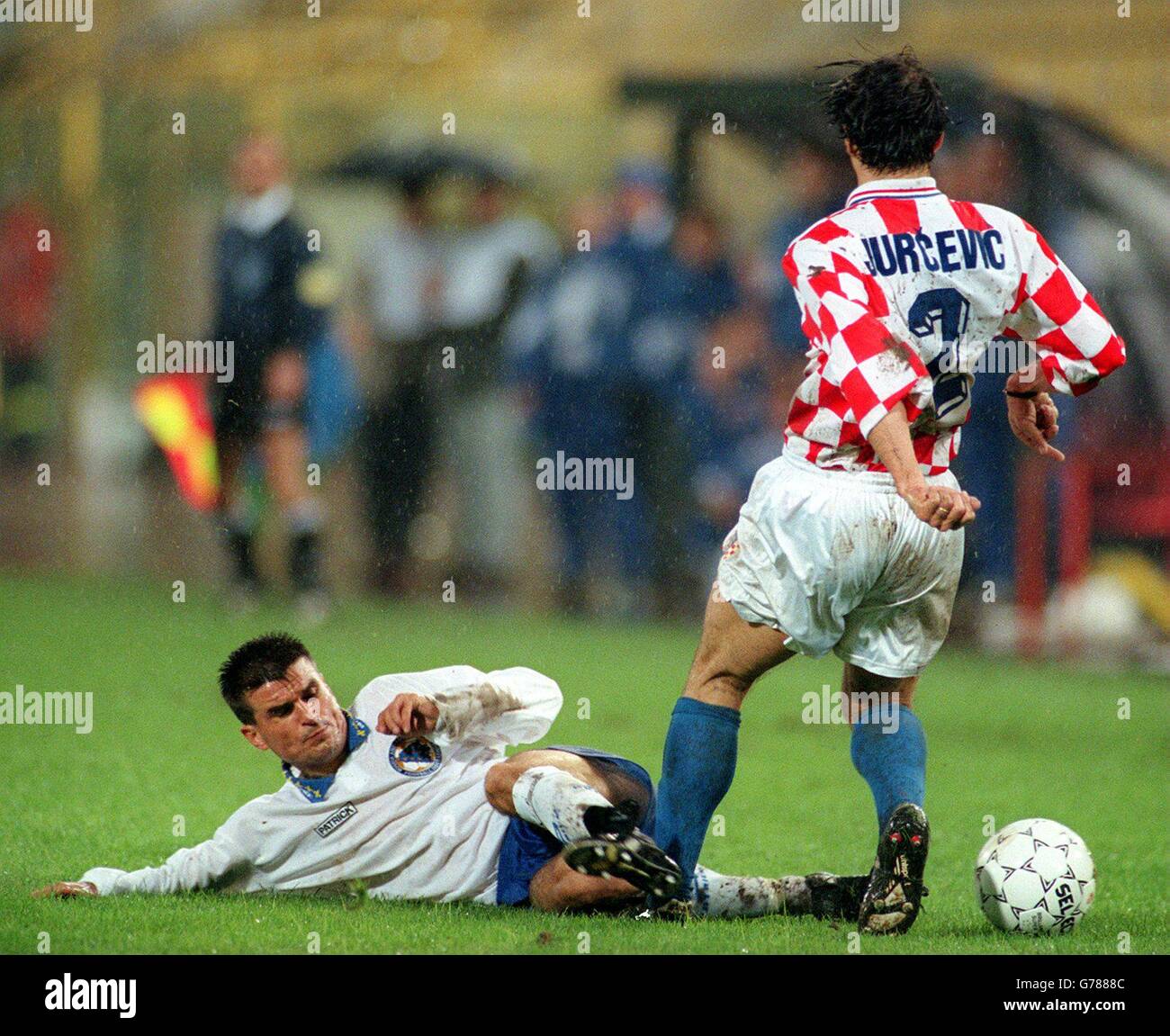 Calcio internazionale ... La Bosnia ed Erzegovina v Croazia Foto stock -  Alamy