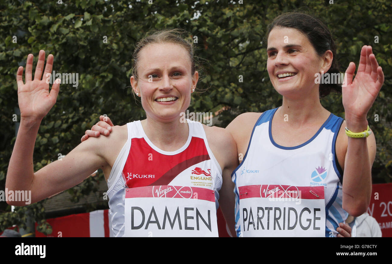 L'Inghilterra Louise Damen e la Scotland's Susan Partridge dopo la Maratona degli uomini durante i Giochi del Commonwealth 2014 a Glasgow durante i Giochi del Commonwealth 2014 a Glasgow. Foto Stock