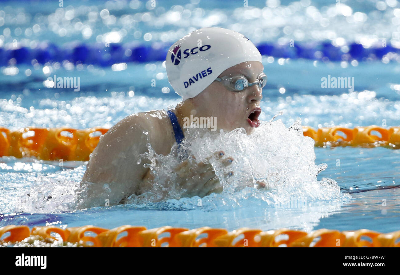 La Scozia Erraid Davies durante la finale SB9 da 100m di sterminio femminile, al Tollcross Swimming Center, durante i Giochi del Commonwealth 2014 a Glasgow. Foto Stock