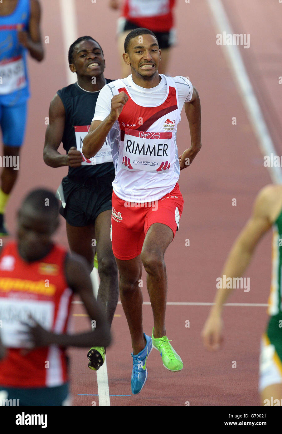 Michael Rimmer in Inghilterra nel suo caldo dell'evento maschile di 800 m a Hampden Park, durante i Commonwealth Games 2014 a Glasgow. Foto Stock