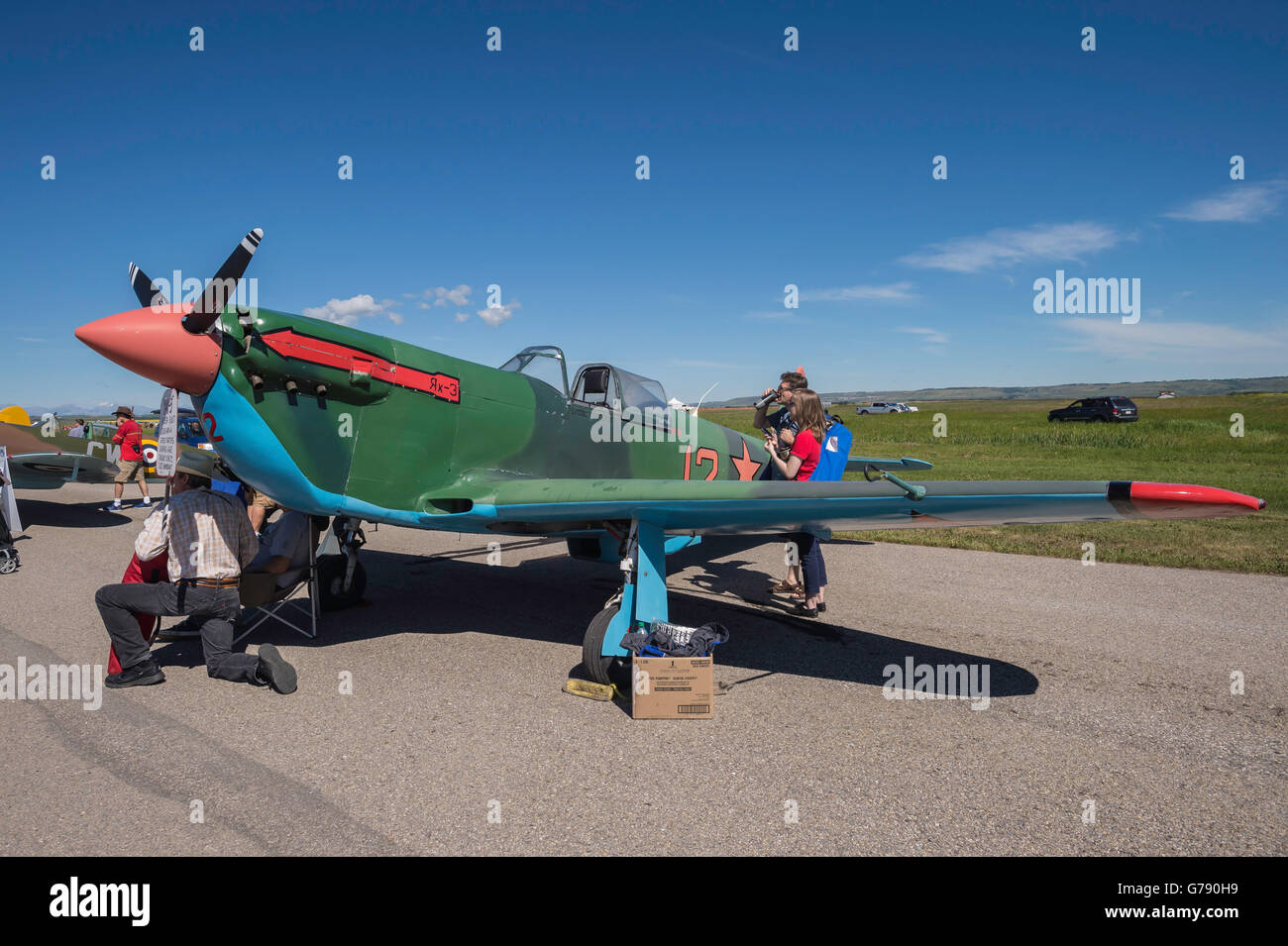 Replica Yak-3, piano Russo, Ali sopra Springbank, Springbank Airshow, Alberta, Canada Foto Stock