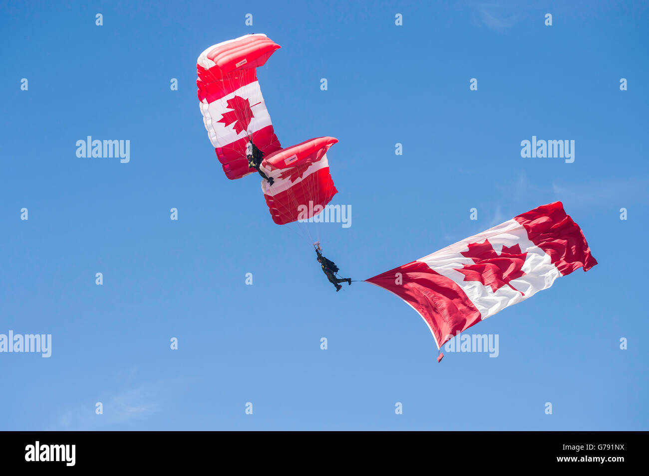 Forze armate canadesi Parachute Team, il SkyHawks, Ali sopra Springbank, Springbank Airshow, Alberta, Canada Foto Stock