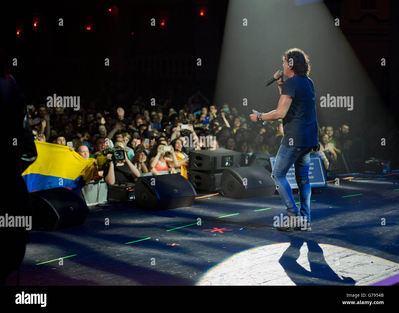Londra, UK.Il 24 giugno 2016. Salsa re Carlos Vives dalla Colombia effettuando al O2 Academy in Brixton. Credito: Julio Etchart/Alamy Live News Foto Stock
