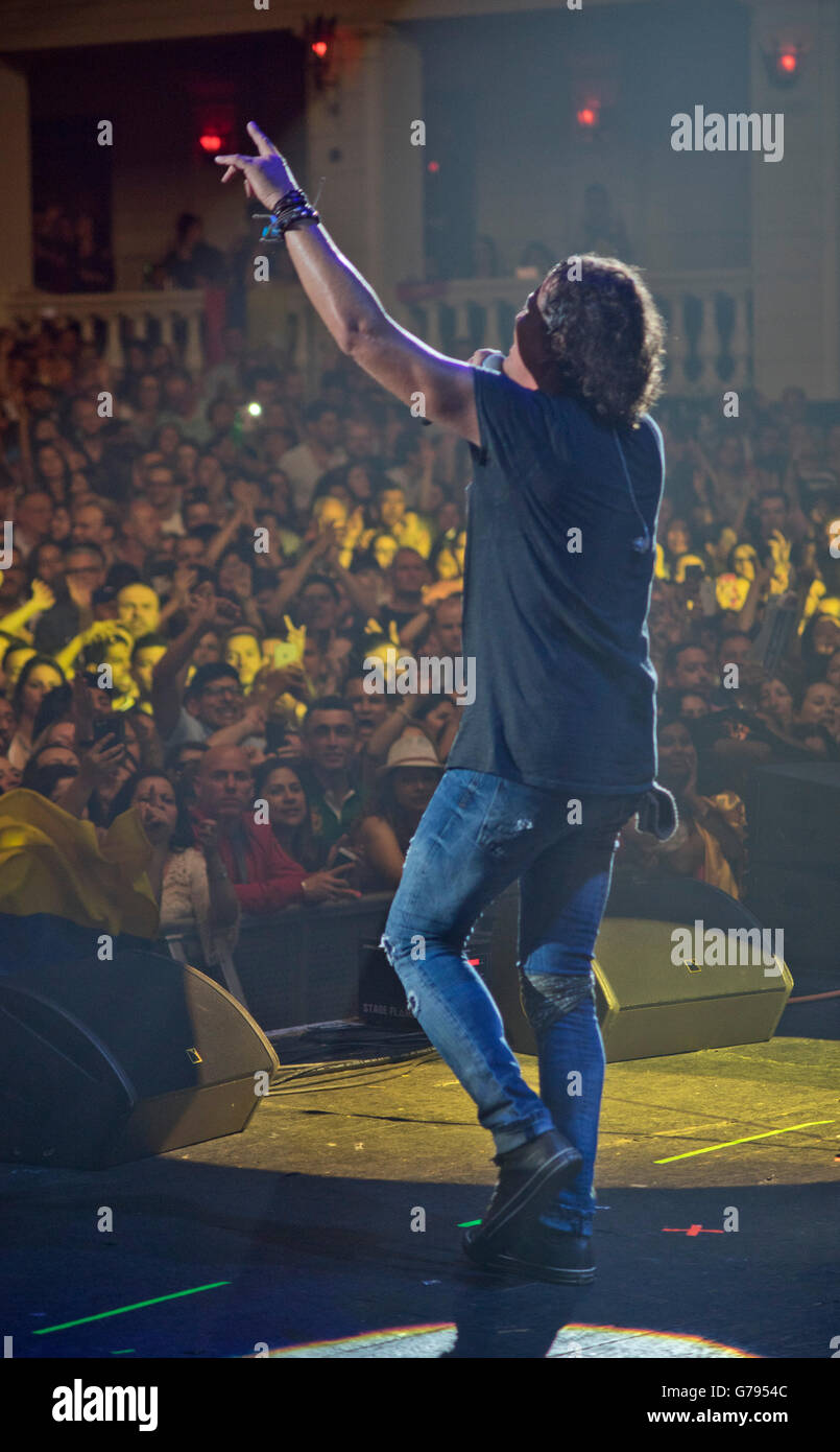 Londra, UK.Il 24 giugno 2016. Salsa re Carlos Vives dalla Colombia effettuando al O2 Academy in Brixton. Credito: Julio Etchart/Alamy Live News Foto Stock