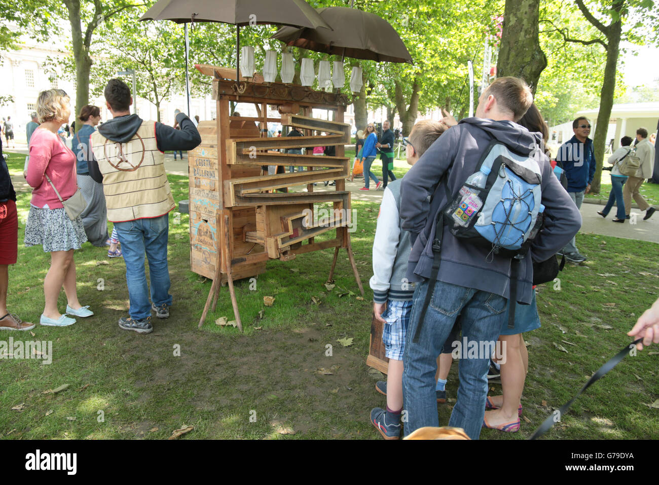 Londra, Regno Unito. Il 26 giugno, 2016. La GDIF 2016 portò un enorme schiera di talento di quest'anno mostrano, Sabato programma ha visto la folla venuto fuori in grandi numeri per godere di questo festival gratuito, il sole e i meravigliosi spazi intorno Greenwich@Paolo Quezada-Neiman/Alamy Live News Credito: Paolo Quezada-Neiman/Alamy Live News Foto Stock