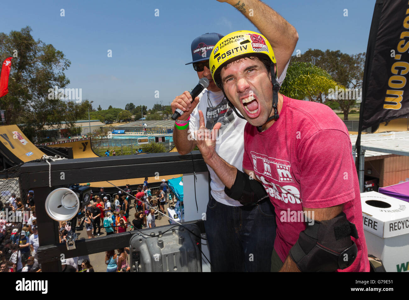 San Diego, CA, USA. Il 25 giugno, 2016. Su un soleggiato sabato, giovani e vecchi si è rivelata per la decima edizione di scontro a Clairemont.Vi era un guidatore di skateboard croce, come pure un elevato salto contest, half pipe demo, piscina equitazione, musica dal vivo, a tutto vantaggio della YMCA locale e il Grind per la vita di carità.sia tra la gente del posto e le leggende di skateboard girato fuori per contribuire a sostenere la causa.Mettere insieme da pattinaggio leggenda Andy MacDonald.Andy ha avuto pochi amici, tra cui il leggendario skater di Tony Hawk, Bob Burnquist, Lincoln Ueda, Ryan Sheckler, e molti di più.visto qui organizzatore skater Andy MacDonald (credito Immagine: © Daren F Foto Stock