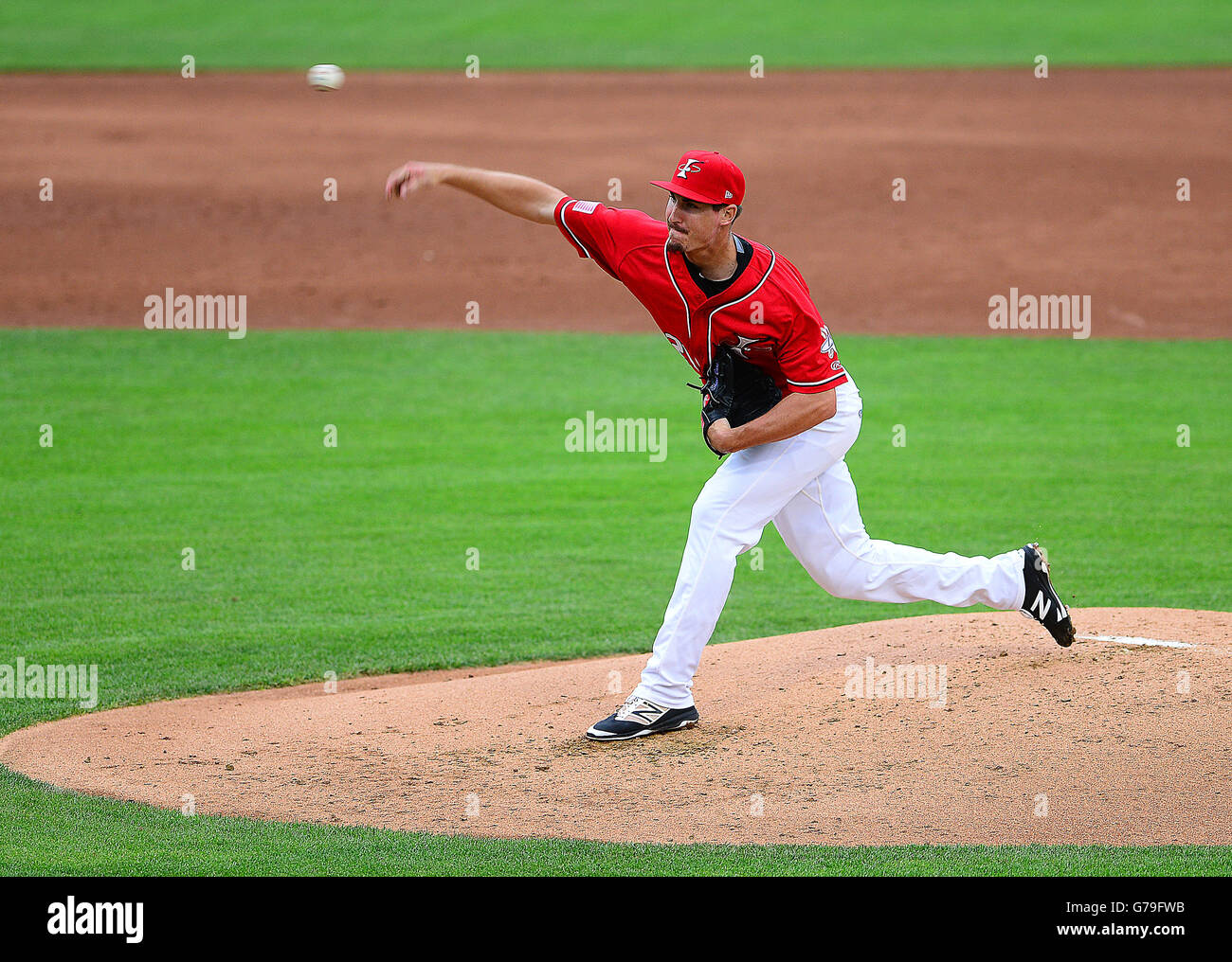 Albuquerque, Nuovo Messico, Stati Uniti d'America. Il 26 giugno, 2016. 062616.Albuquerque isotopo Shane Carle. getta contro Salt Lake api durante il gioco ha suonato presso lo stadio isotopico .fotografato il Domenica 26 Giugno, 2016. Adolphe Pierre-Louis/ufficiale. © Adolphe Pierre-Louis/Albuquerque ufficiale/ZUMA filo/Alamy Live News Foto Stock