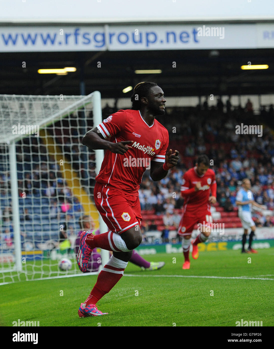 Kenwyne Jones di Cardiff City festeggia dopo aver segnato il suo primo gol al fianco durante la partita del campionato Sky Bet di Ewood Park, Blackburn. Foto Stock