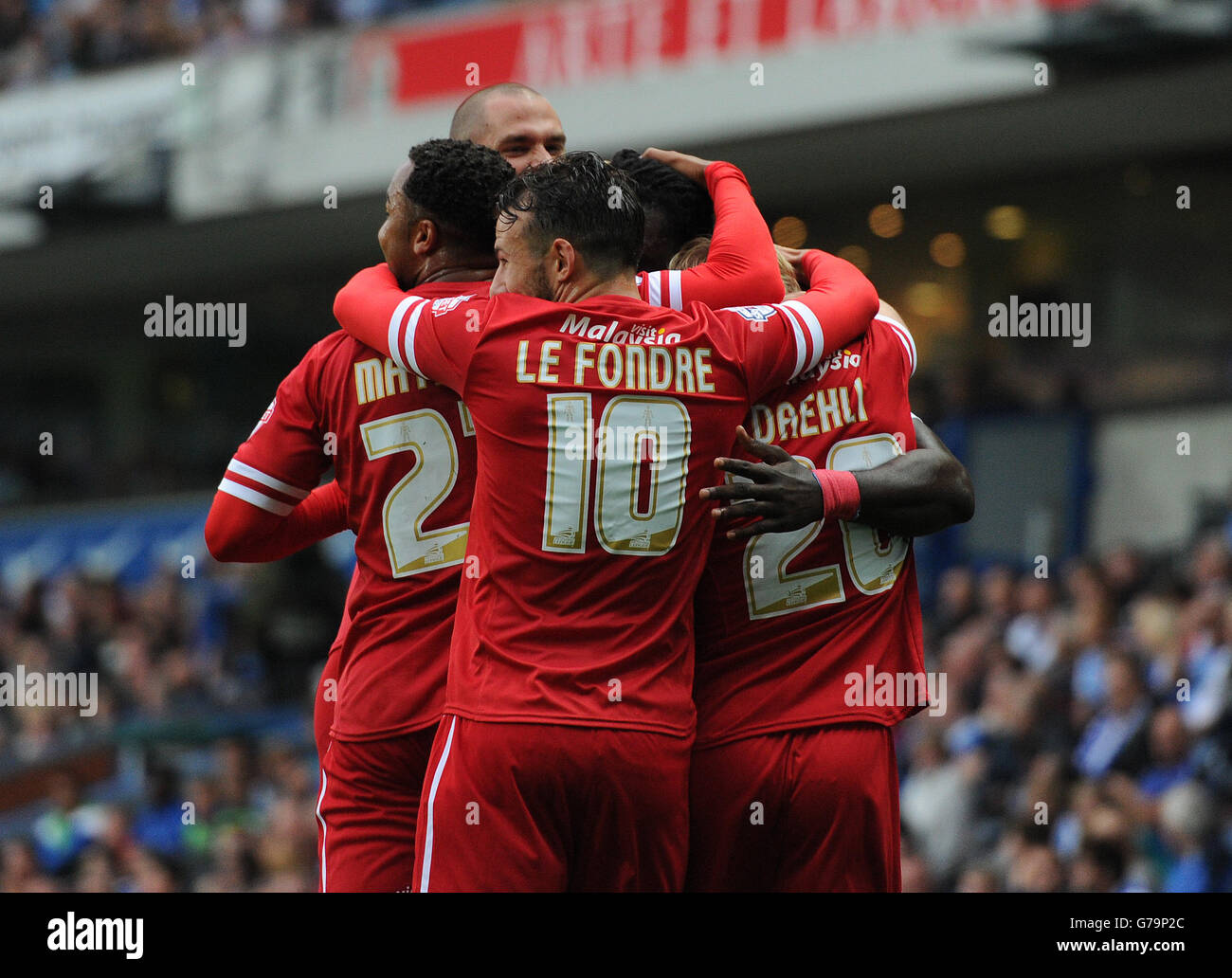 Kenwyne Jones di Cardiff City festeggia con i suoi compagni di squadra dopo aver segnato il primo gol del suo fianco durante la partita del campionato Sky Bet, Ewood Park, Blackburn. Foto Stock