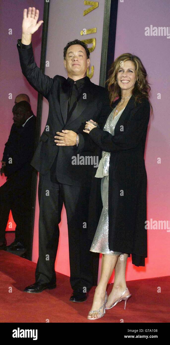 Protagonista del film Tom Hanks e sua moglie Rita Wilson arrivano per la prima notturna di apertura del 'Terminal' alla Mostra Internazionale d'Arte cinematografica Lido di Venezia, durante il 61° Festival annuale del Cinema di Venezia Foto Stock