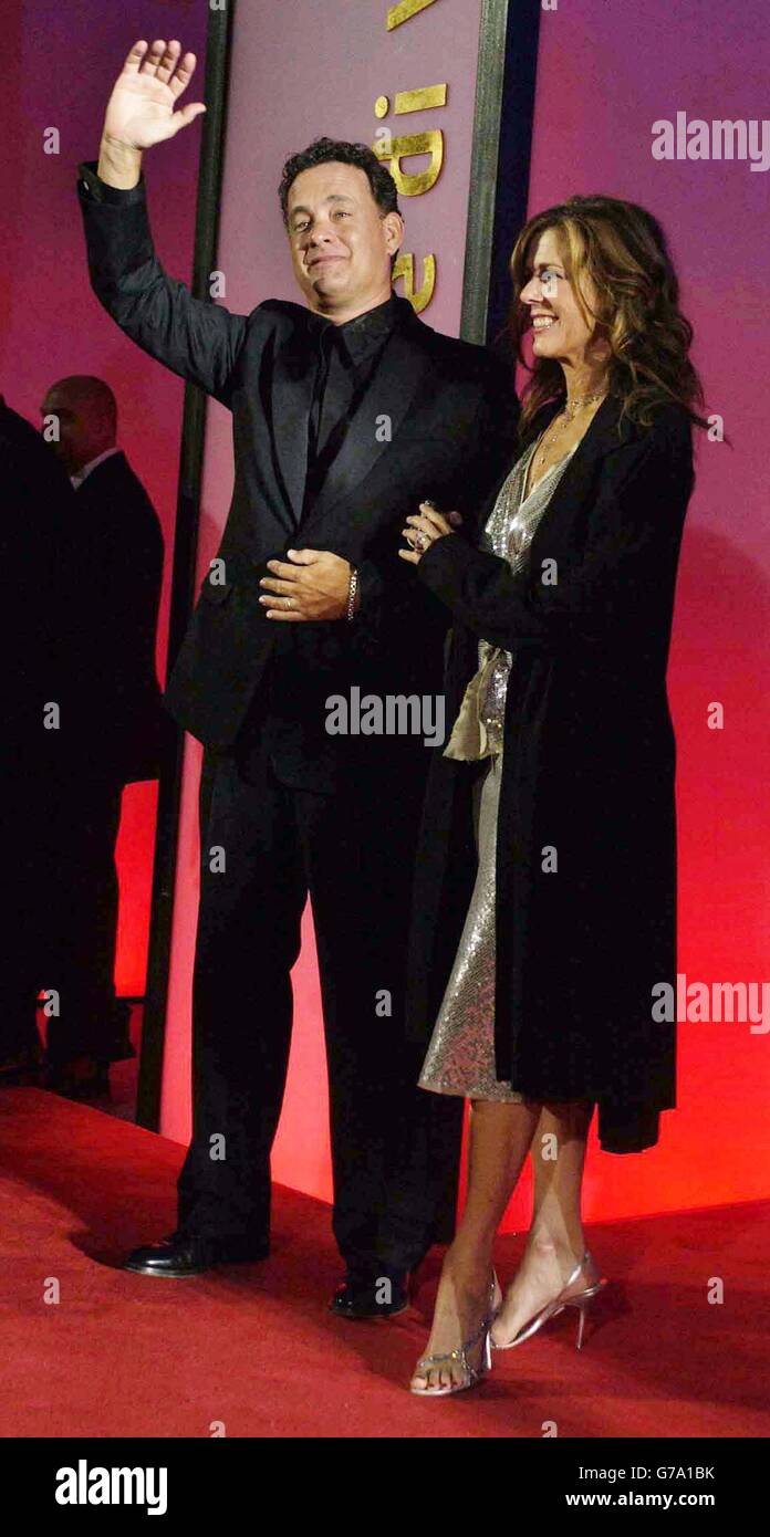 Protagonista del film Tom Hanks e sua moglie Rita Wilson arrivano per la prima notturna di apertura del 'Terminal' alla Mostra Internazionale d'Arte cinematografica Lido di Venezia, durante il 61° Festival annuale del Cinema di Venezia. Foto Stock