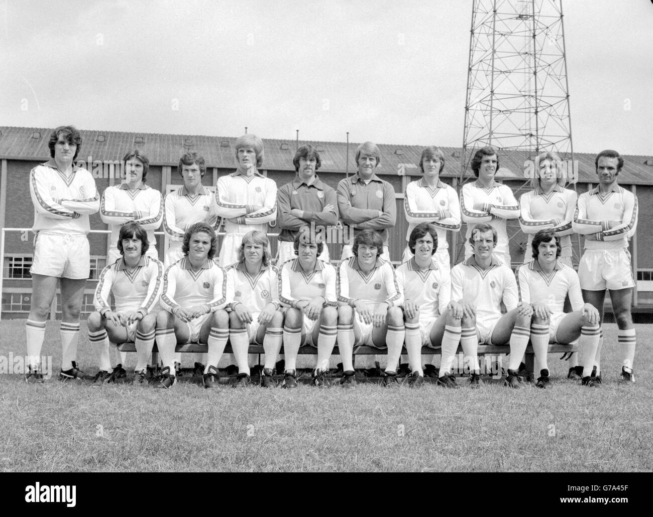 Leeds United a Elland Road pronto per la stagione 1977/78. Fila posteriore da sinistra: Ray Hankin, Carl Harris, Trevor Cherry, Gordon McQueen, David Harvey, Dave Stewart, Allan Clarke, Joe Jordan, Tony Currie e Paul Reaney. Prima fila da sinistra: Peter Hampton, David McNiven, Arthur Graham, Peter Lorimer, Eddie Grey, Bryon Stevenson, Paul Madeley e Frank Grey. Foto Stock