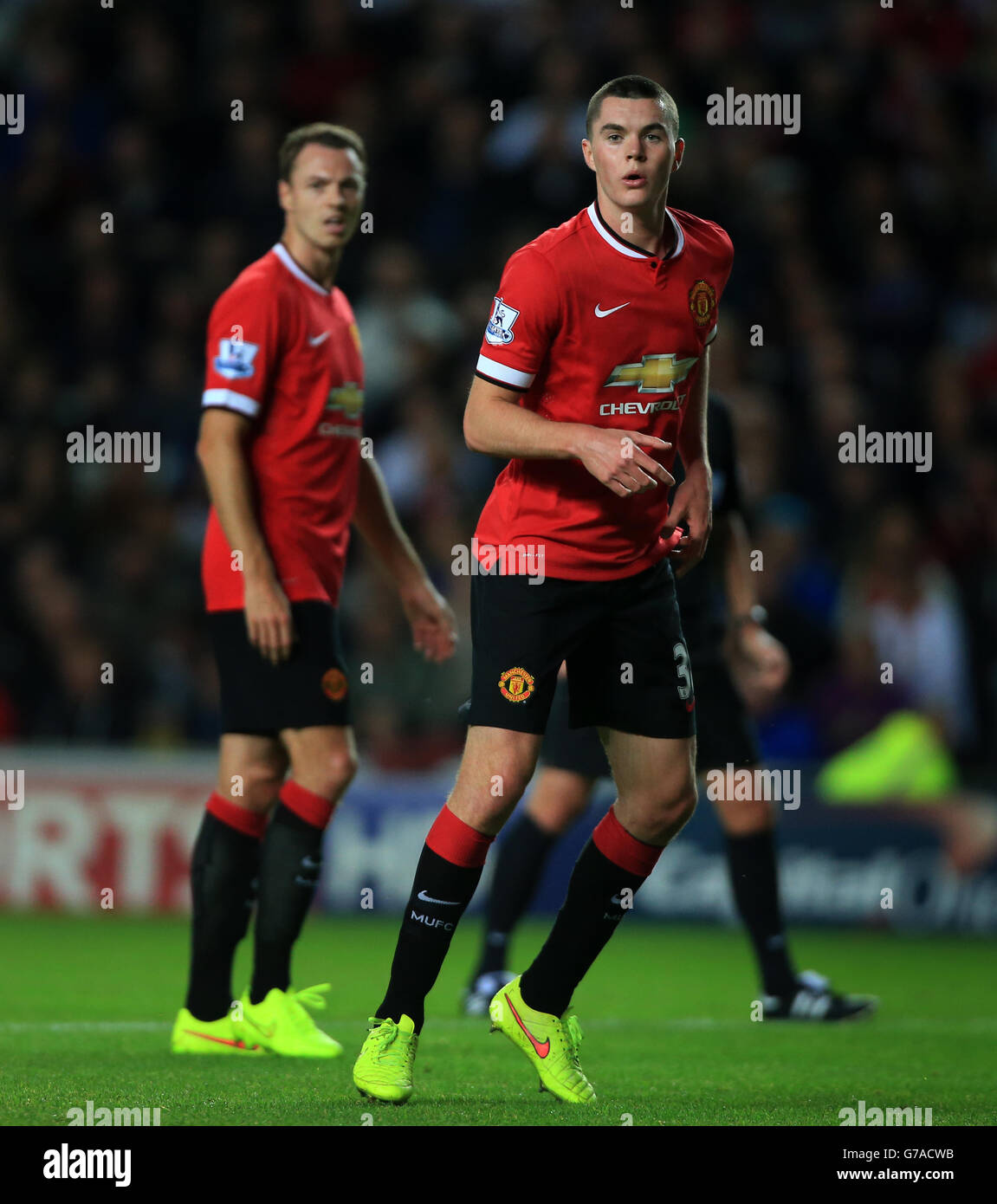 Calcio - Capital One Cup - Second Round - Milton Keynes Dons / Manchester United - Stadium:mk. Michael Keane del Manchester United con Jonny Evans (a sinistra) Foto Stock