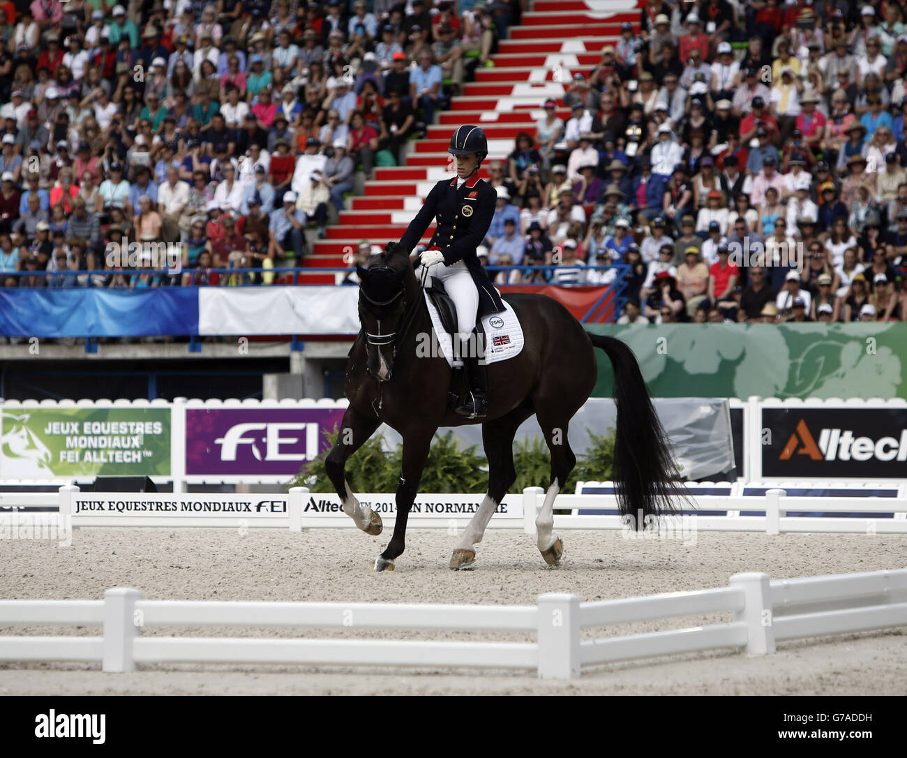 La grande Gran Bretagna Charlotte Dujardin Ride Valegro vince il Dressage Freestyle Grand Prix durante il sesto giorno dei Giochi equestri del mondo Alltech FEI allo Stade D'Ornano, in Normandia, Francia. Foto Stock