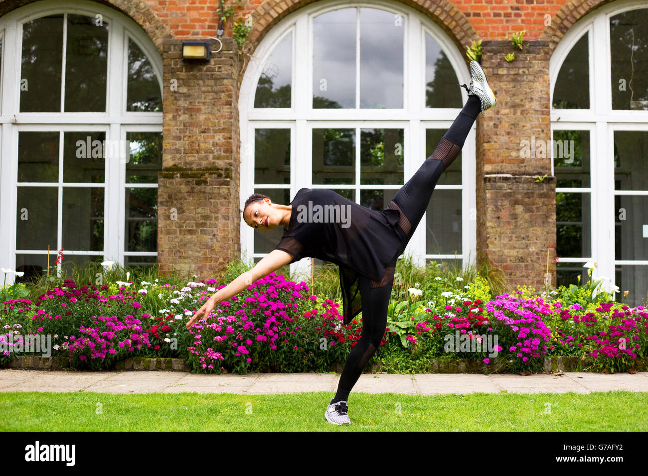 Una ballerina di jazz di eseguire all'aperto Foto Stock