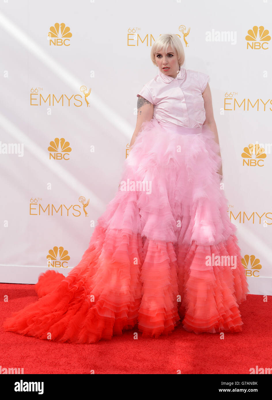 Lena Dunham arriva agli EMMY Awards 2014 al Nokia Theatre di Los Angeles, USA. Foto Stock