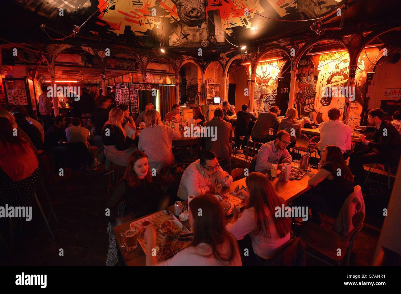 MEATLiquor nel centro di Londra, dove servono il loro hamburger chiamato Dead Hippie, ed è uno dei più popolari hamburger bar di Londra, prima del National Burger Day di domani. Foto Stock