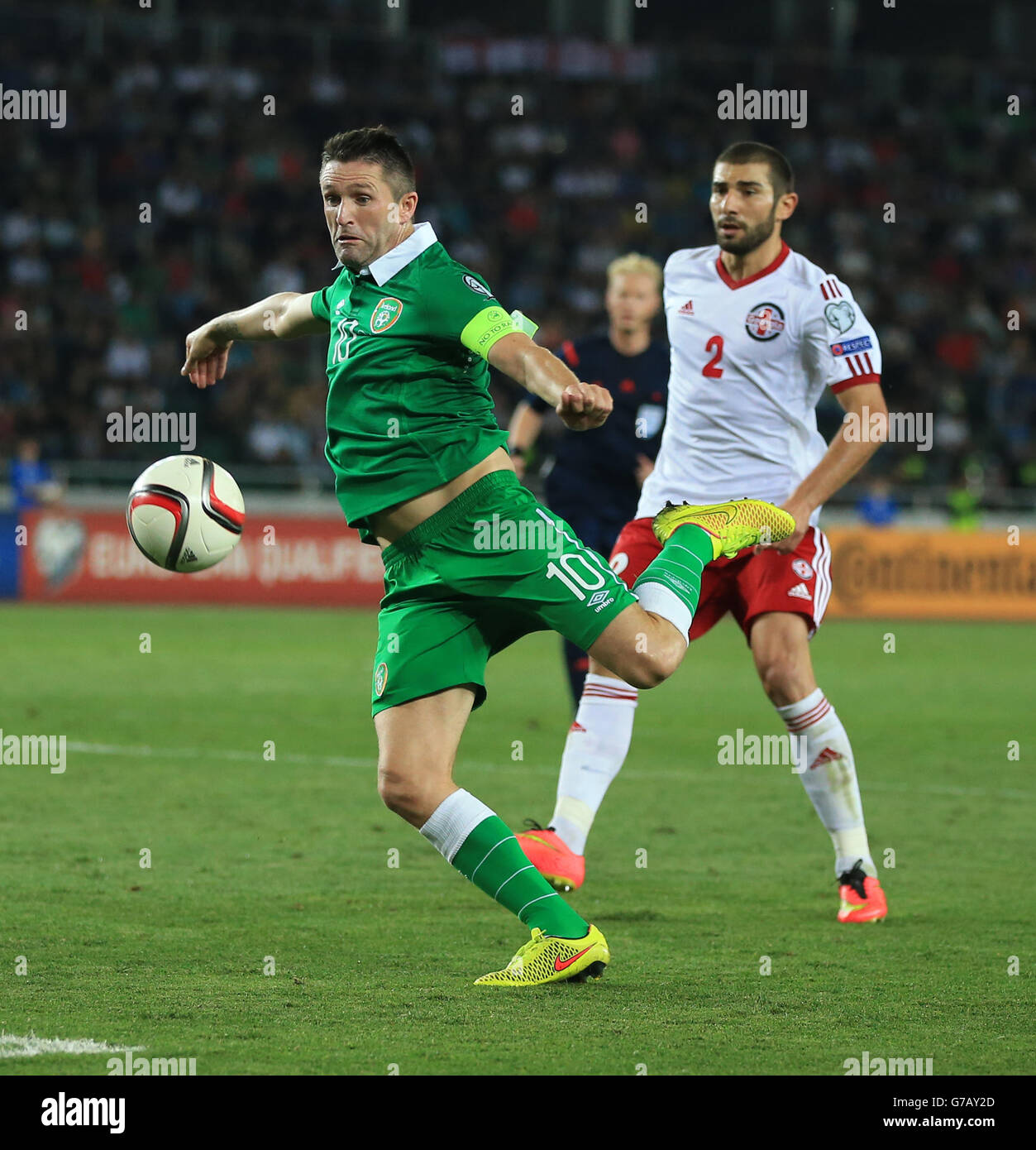 Robbie Keane, della Repubblica d'Irlanda, si è tirata in goal, durante le qualificazioni UEFA Euro 2016, partita del gruppo D alla Boris Paichadze Dinamo Arena, Tbilisi. Foto Stock